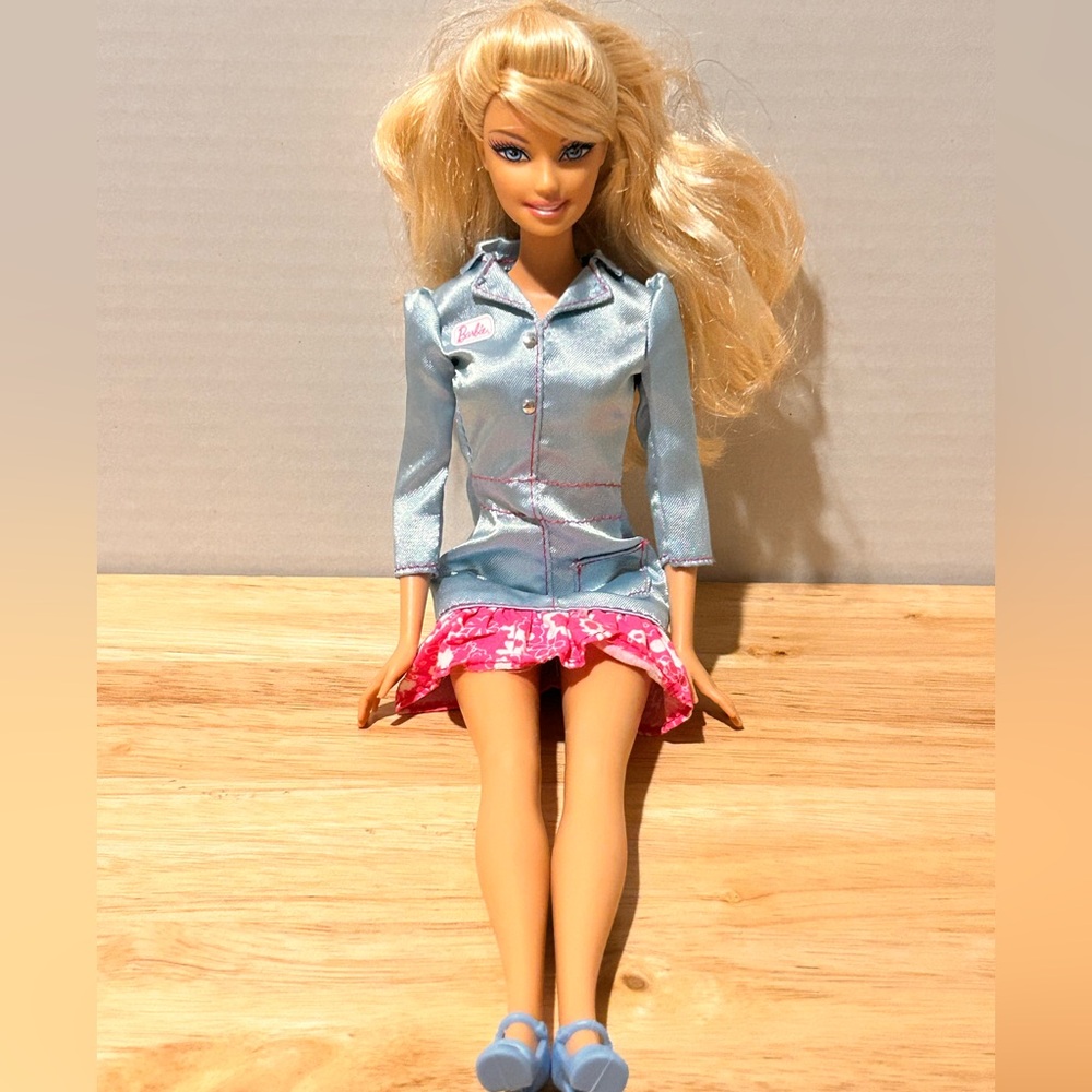 Barbie- I Can Be A Career Girl- Dentist 2009
